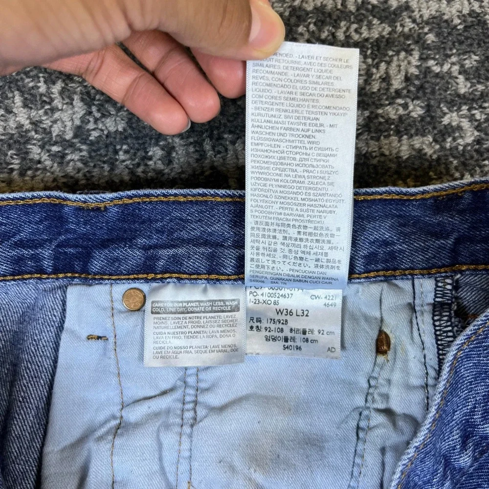 Levis 501 Original Fit Mens Jeans 36x32 Medium Wash Blue Button Fly Straight Leg
